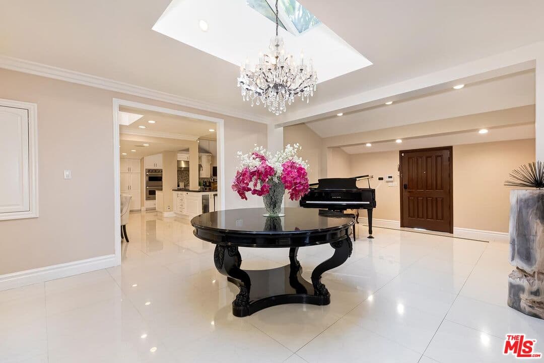 3 bd, 4 ba House in Beverly Hills, CA — $18,000/mo — photo 2