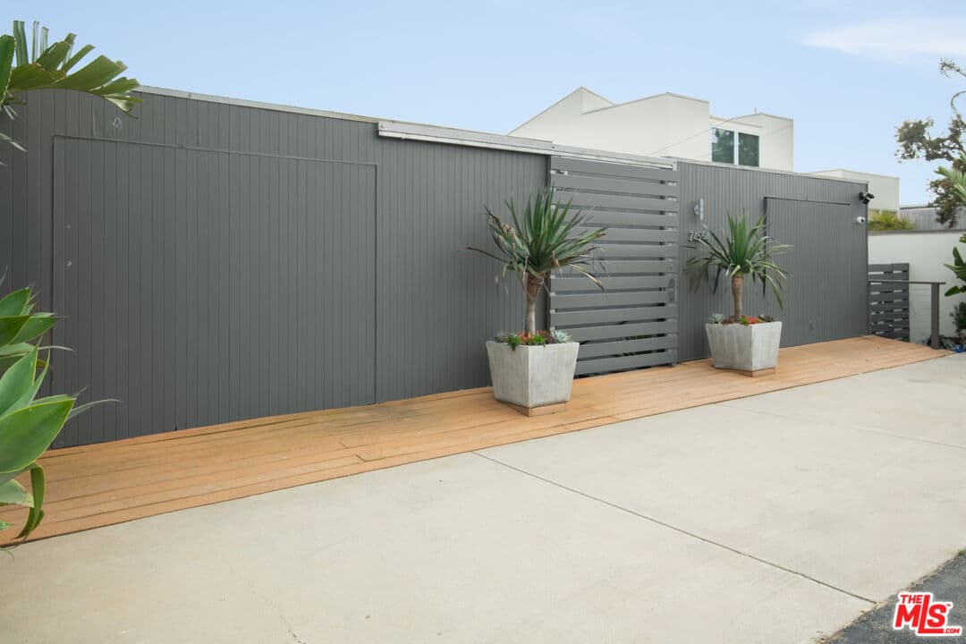 3 bd, 2 ba House in Malibu, CA — $28,500/mo — photo 2
