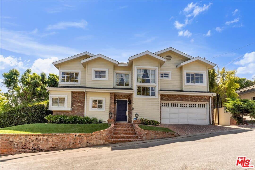 4 bd, 4 ba House in Sherman Oaks, CA — $9,995/mo — photo 2