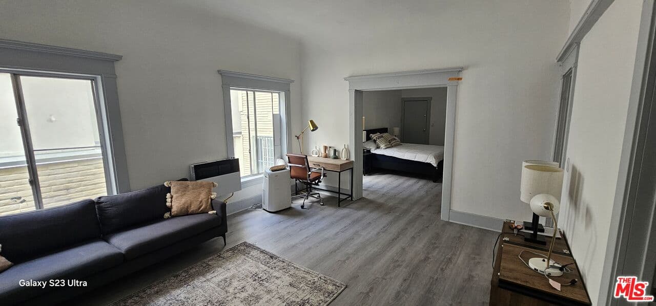 1 bd, 2 ba Apartment in Los Angeles, CA — $1,600/mo — photo 2
