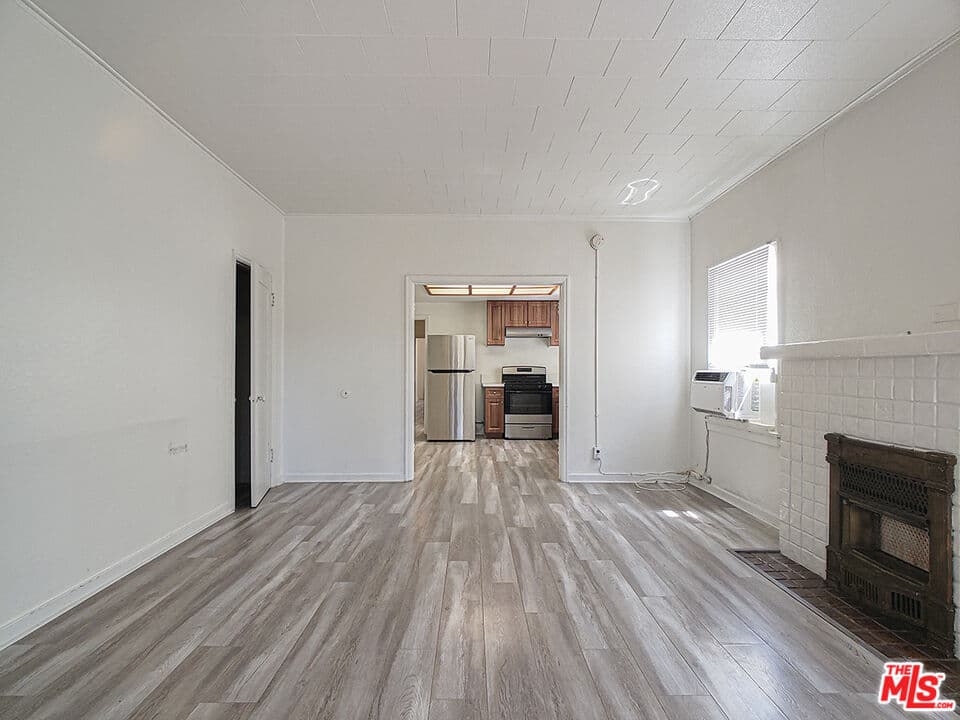 2 bd, 2 ba Townhouse in Los Angeles, CA — $2,600/mo — photo 2