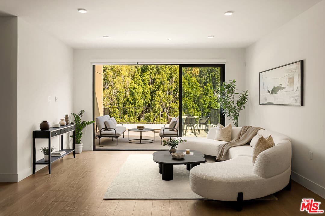 3 bd, 3 ba Condo in Los Angeles, CA — $9,000/mo — photo 2