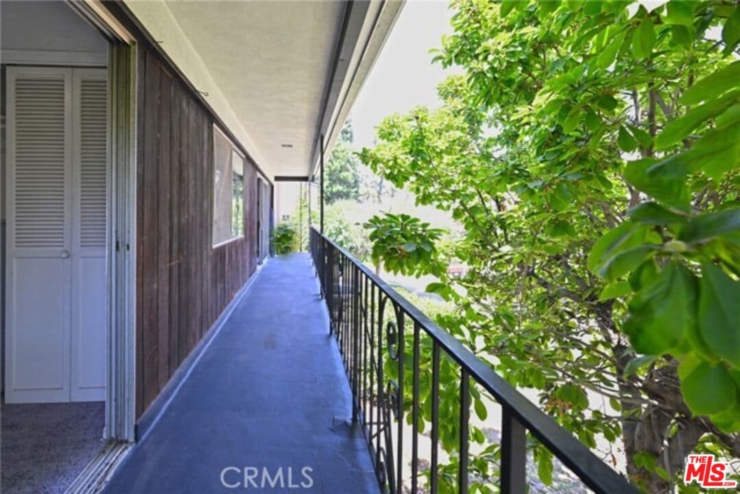 6 bd, 3 ba Apartment in Los Angeles, CA — $5,946/mo — photo 2
