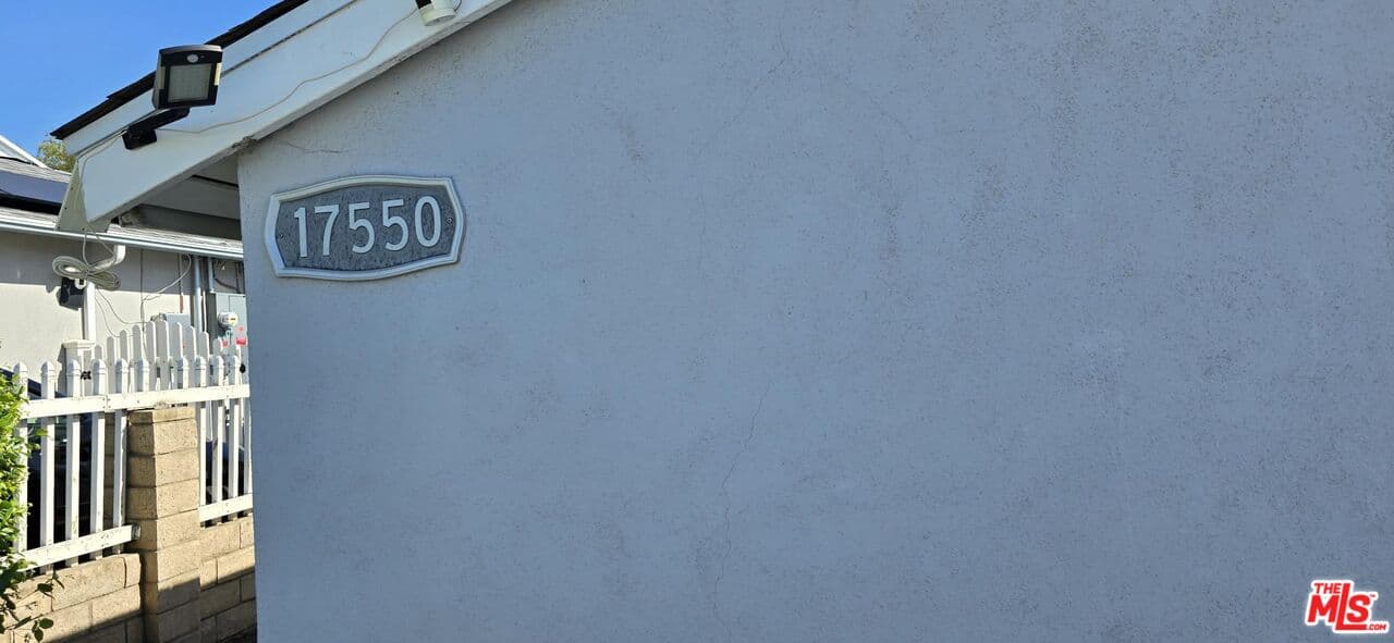Studio, 1 ba Townhouse in Northridge, CA — $1,850/mo — photo 1