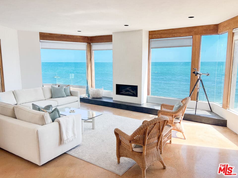 3 bd, 3 ba House in Malibu, CA — $22,250/mo — photo 2