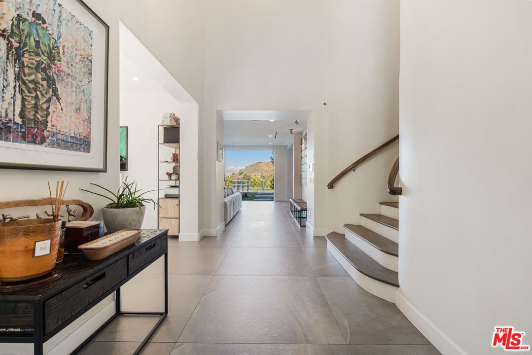 6 bd, 7 ba House in Calabasas, CA — $21,500/mo — photo 2