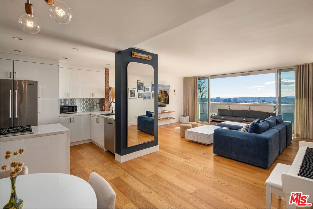 1 bd, 1 ba Condo in West Hollywood, CA — $7,950/mo — photo 2