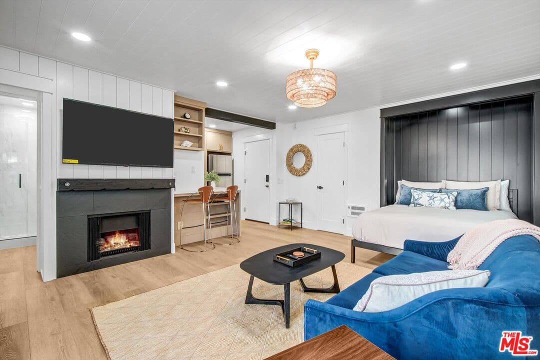 Studio, 1 ba Apartment in Ventura, CA — $3,200/mo — photo 1
