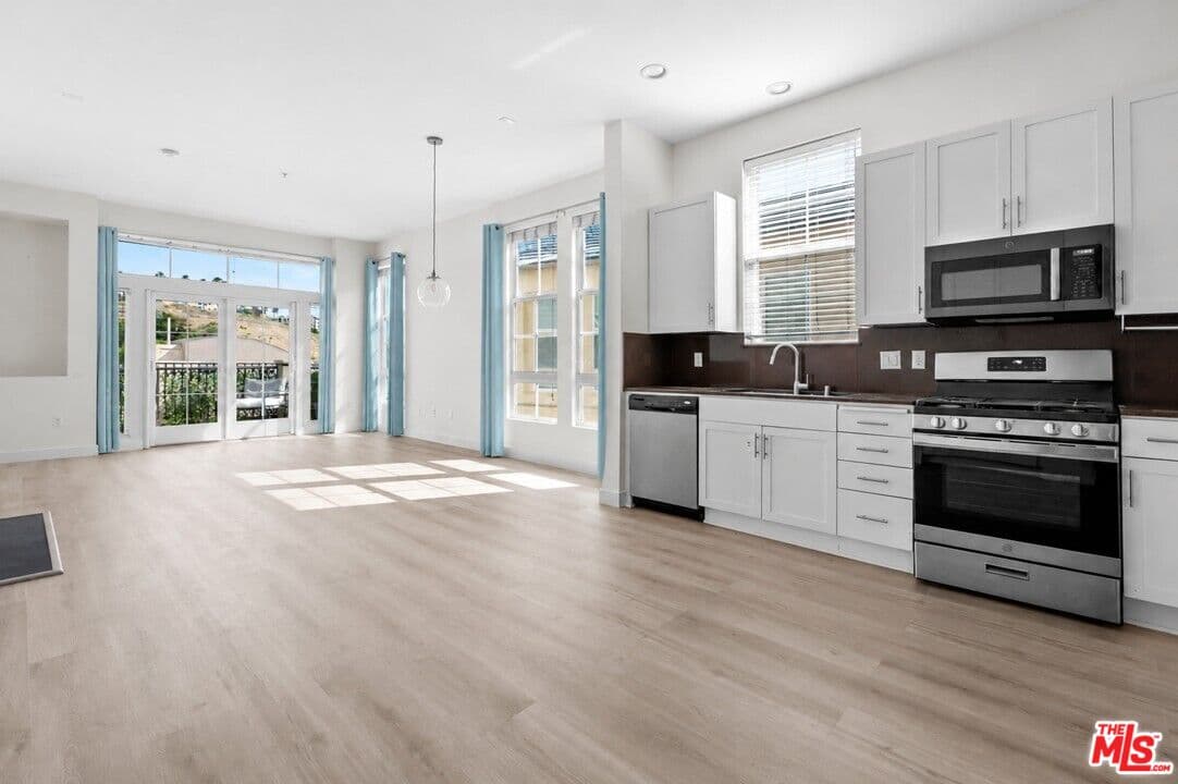 2 bd, 2 ba Condo in Playa Vista, CA — $6,500/mo — photo 1