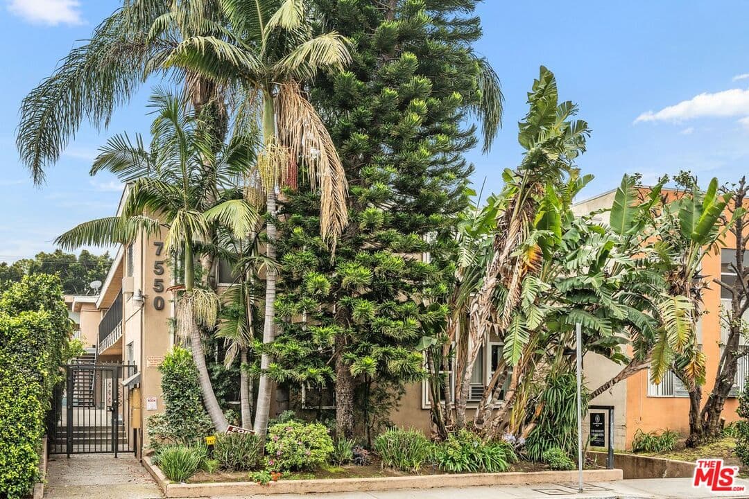 1 bd, 1 ba Townhouse in West Hollywood, CA — $2,300/mo — photo 1