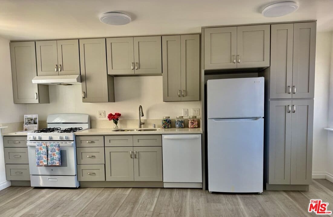 3 bd, 2 ba Apartment in Los Angeles, CA — $2,950/mo — photo 1