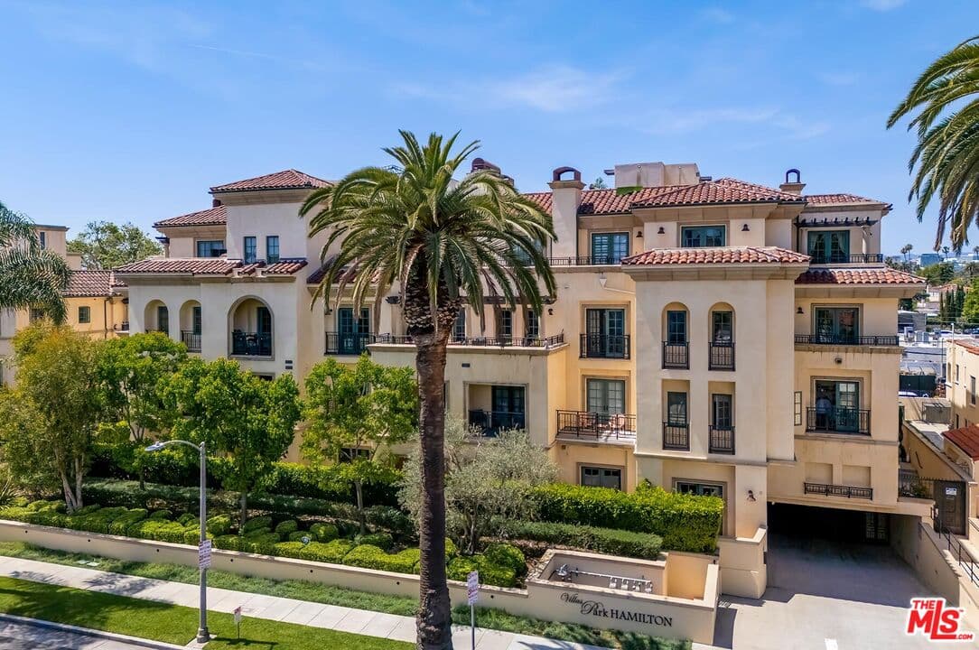 3 bd, 3 ba Townhouse in Beverly Hills, CA — $9,500/mo — photo 2