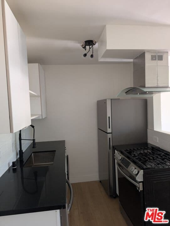 1 bd, 1 ba Townhouse in Santa Monica, CA — $2,650/mo — photo 2