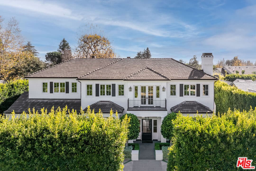 6 bd, 9 ba House in Pacific Palisades, CA — $75,000/mo — photo 2