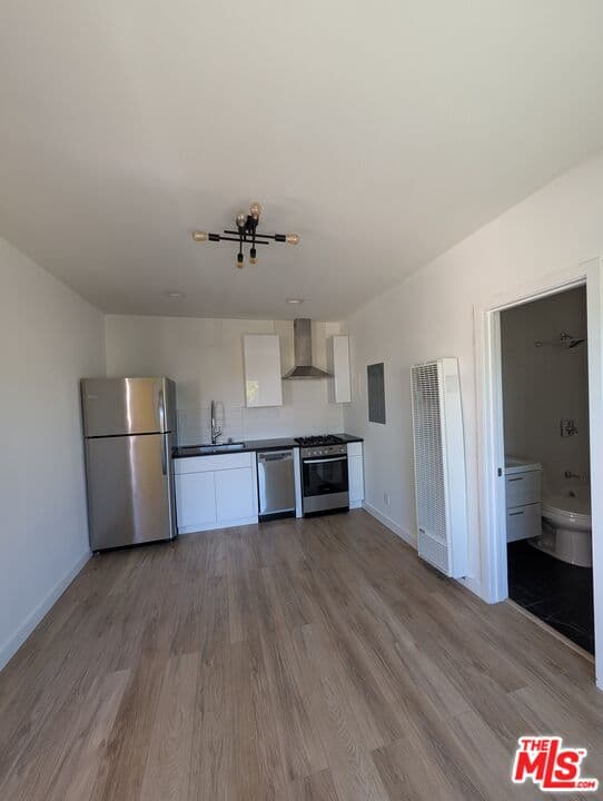 Studio, 1 ba Townhouse in Santa Monica, CA — $2,350/mo — photo 2