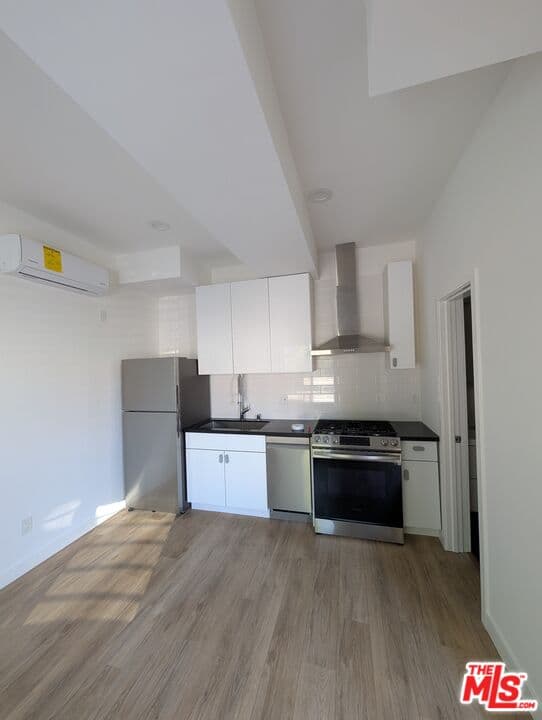 1BR Townhouse in Santa Monica β $2,650/mo