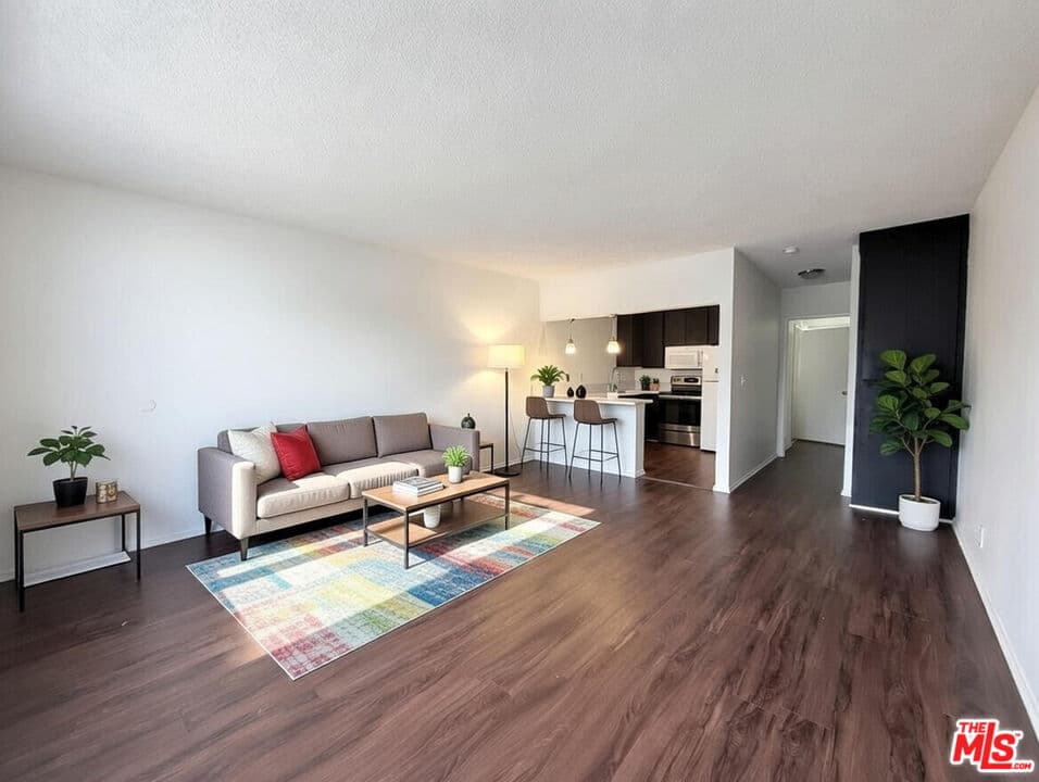 Studio, 10 ba Condo in Los Angeles, CA — $1,850/mo — photo 1