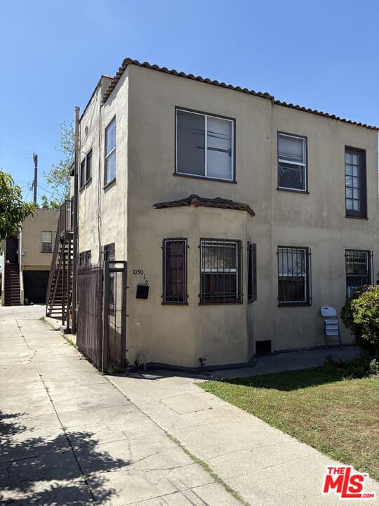 2 bd, 1 ba Apartment in Los Angeles, CA — $2,195/mo — photo 1