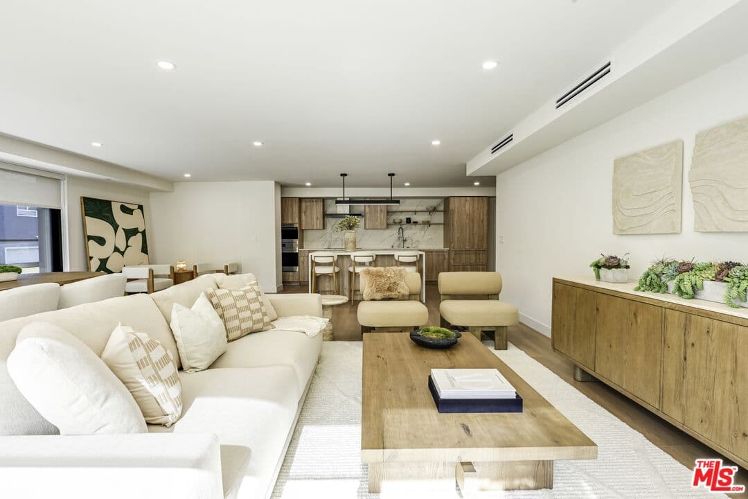 2 bd, 3 ba Townhouse in Beverly Hills, CA — $16,000/mo — photo 2