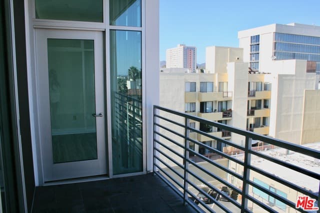 2 bd, 2 ba Apartment in Santa Monica, CA — $4,595/mo — photo 2