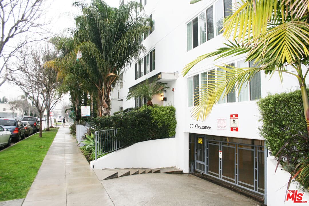 2 bd, 2 ba Condo in Beverly Hills, CA — $3,995/mo — photo 1