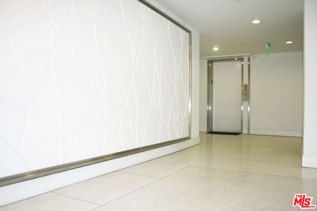 2 bd, 2 ba Condo in Beverly Hills, CA — $3,995/mo — photo 2