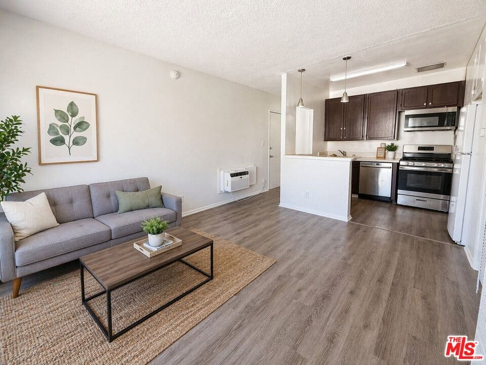 2 bd, 1 ba Apartment in Los Angeles, CA — $2,250/mo — photo 1