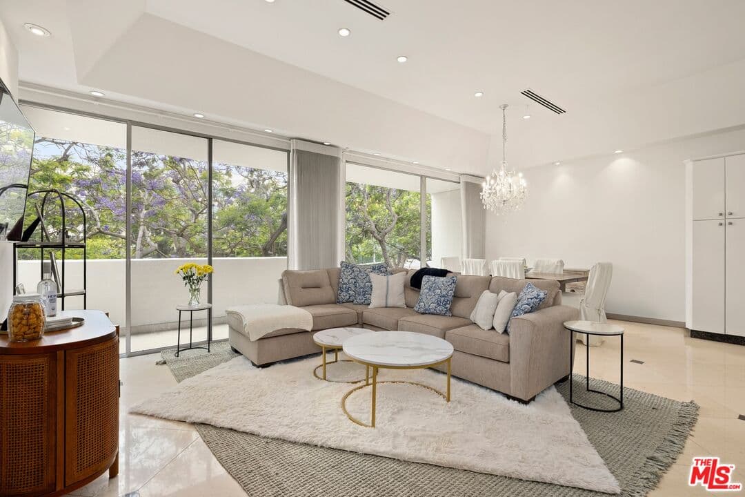 1 bd, 1 ba Condo in Los Angeles, CA — $4,800/mo — photo 1