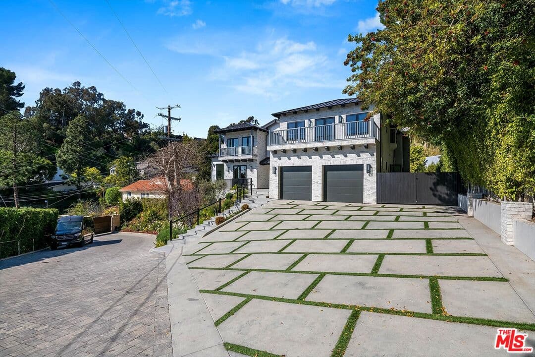 6 bd, 6 ba House in Pacific Palisades, CA — $25,000/mo — photo 2