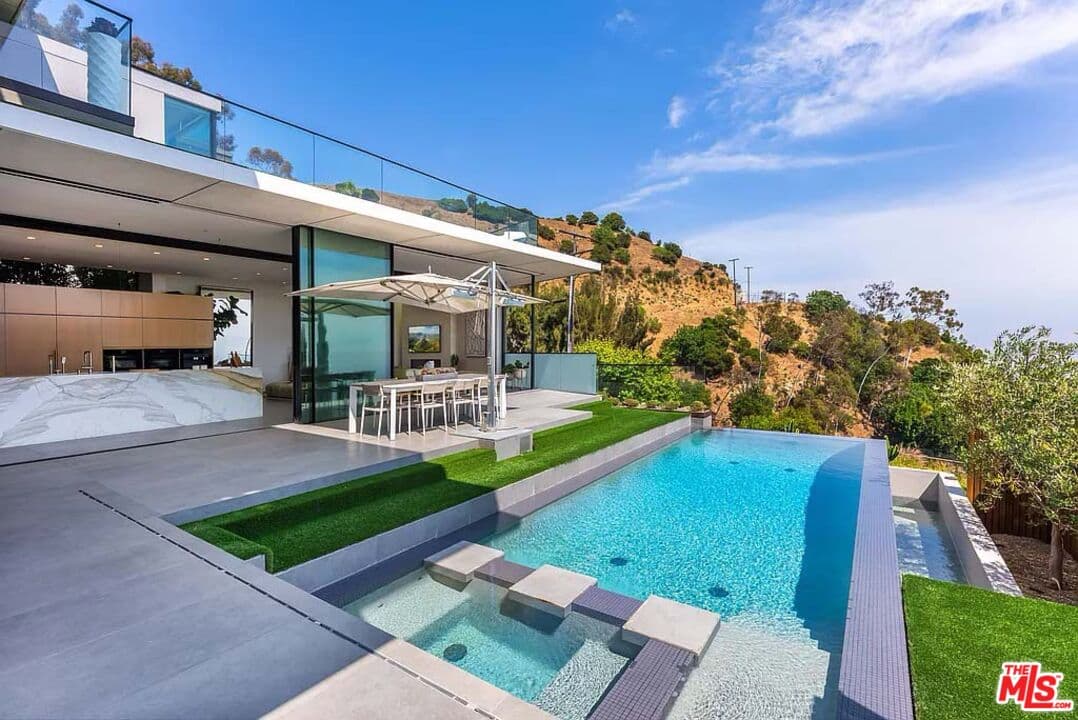 5 bd, 7 ba House in Los Angeles, CA — $50,000/mo — photo 2
