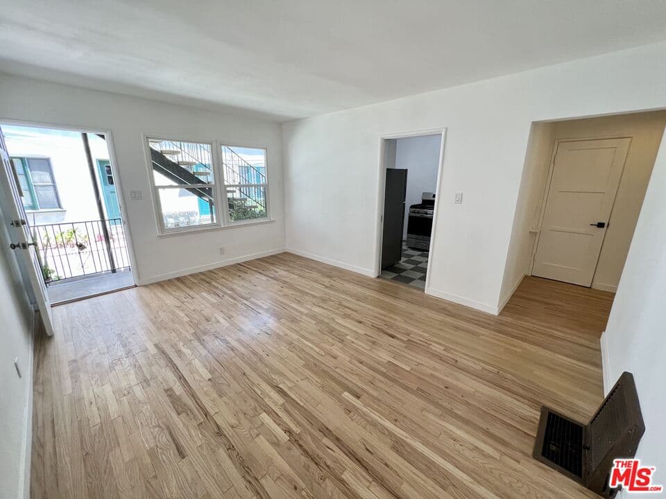 1BR Townhouse in West Hollywood β $2,495/mo