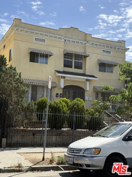 3 bd, 2 ba Apartment in Los Angeles, CA — $3,290/mo — photo 1