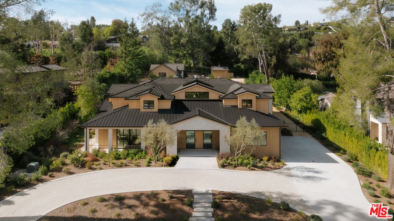 7 bd, 11 ba House in Hidden Hills, CA — $75,000/mo — photo 2