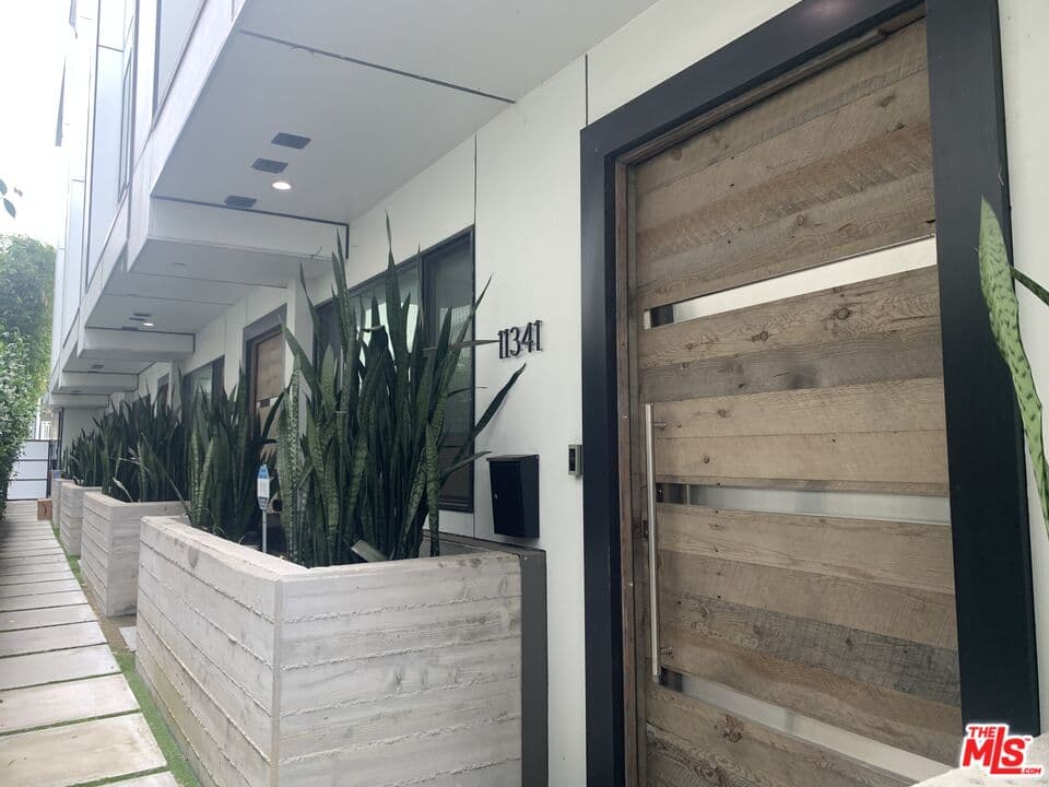 4 bd, 5 ba House in Los Angeles, CA — $8,000/mo — photo 1
