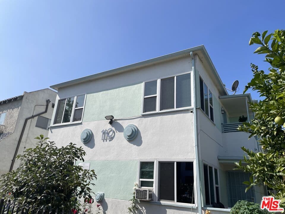 2 bd, 2 ba Apartment in Los Angeles, CA — $2,690/mo — photo 2