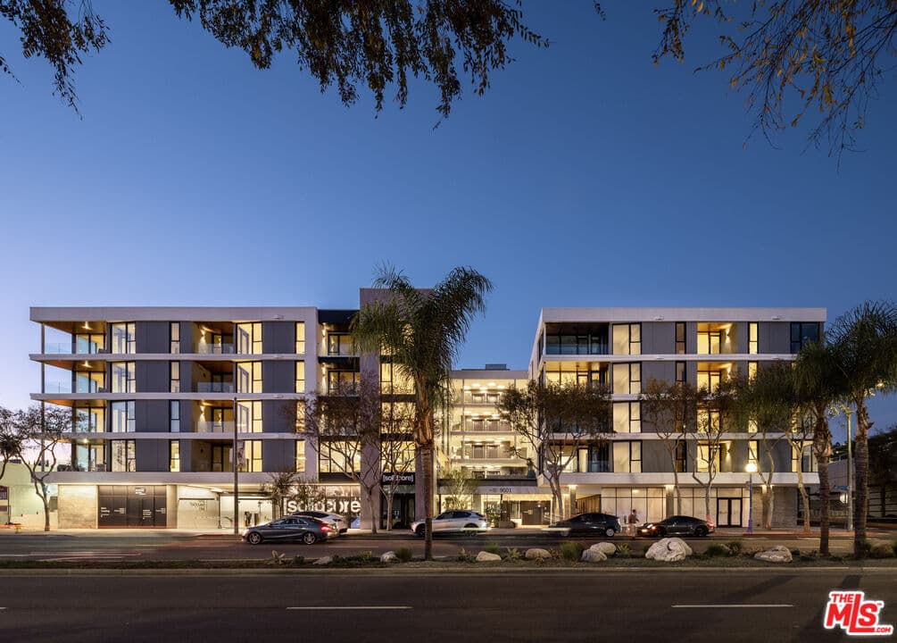 3 bd, 3 ba Apartment in West Hollywood, CA — $12,450/mo — photo 2