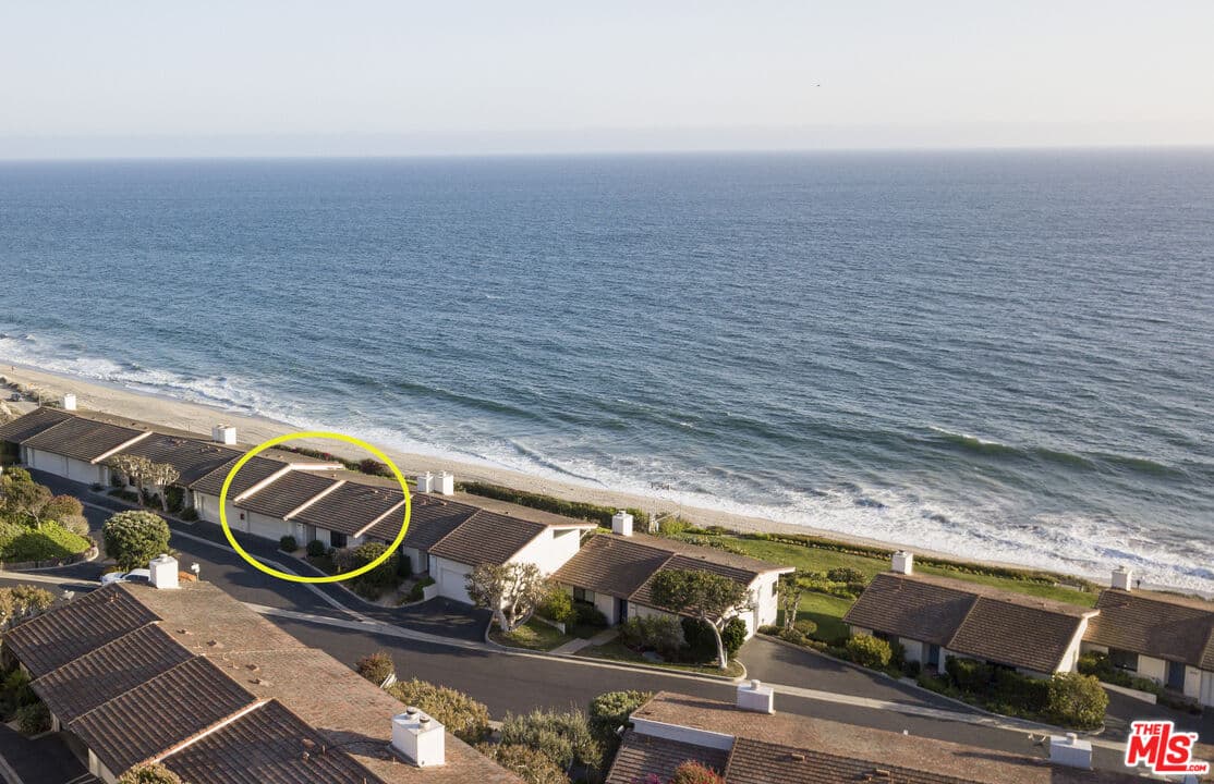3 bd, 3 ba Townhouse in Malibu, CA — $9,995/mo — photo 2