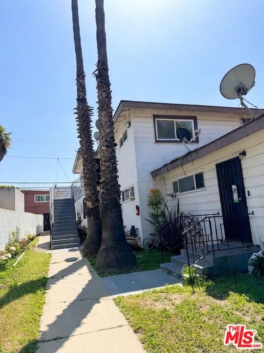 2 bd, 1 ba Apartment in Inglewood, CA — $2,200/mo — photo 1