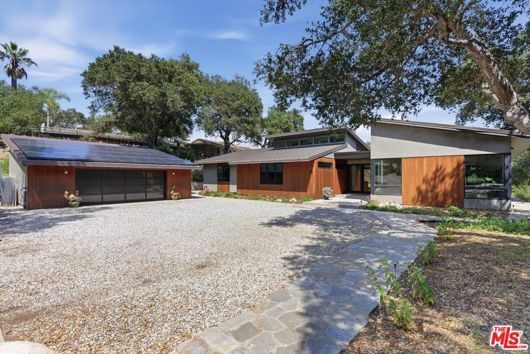 3BR House in La Canada Flintridge — $14,000/mo