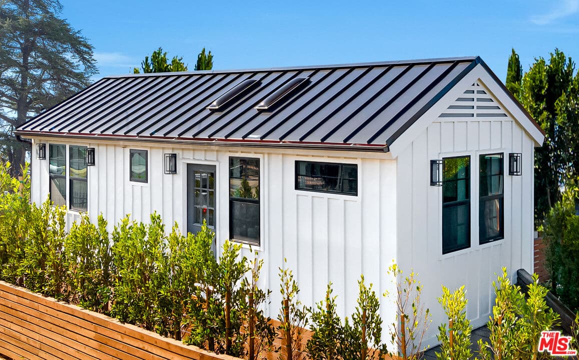 1BR House in North Hollywood β $2,100/mo