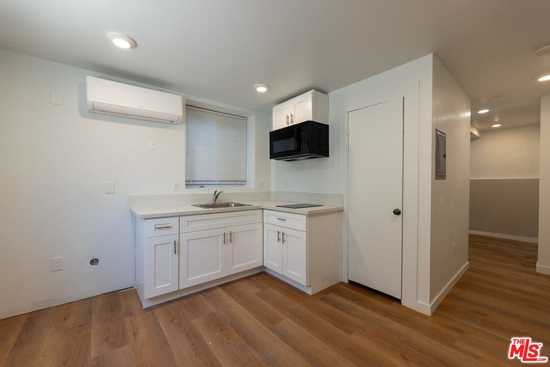 Studio, 1 ba Apartment in Los Angeles, CA — $1,200/mo — photo 1