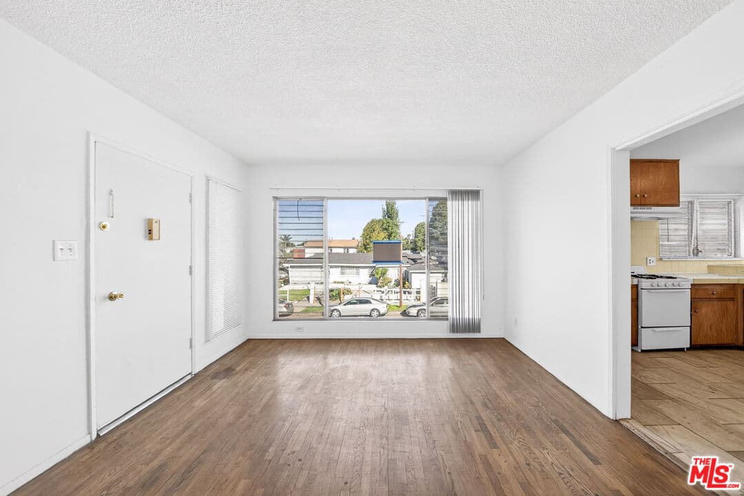 2 bd, 1 ba Condo in Los Angeles, CA — $2,700/mo — photo 2