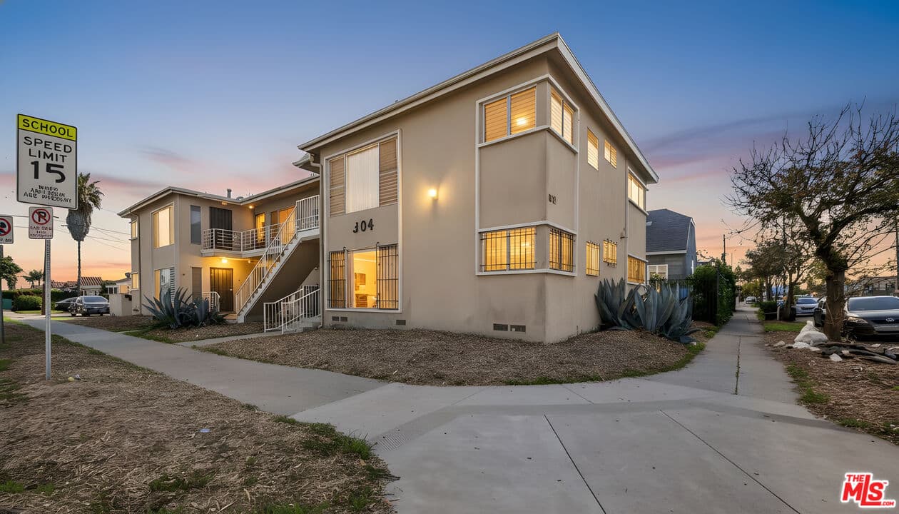 2 bd, 1 ba Condo in Los Angeles, CA — $2,700/mo — photo 1
