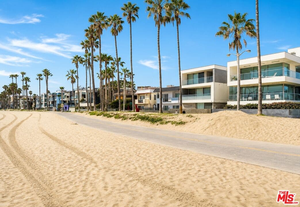 1 bd, 1 ba Condo in Venice, CA — $3,900/mo — photo 1