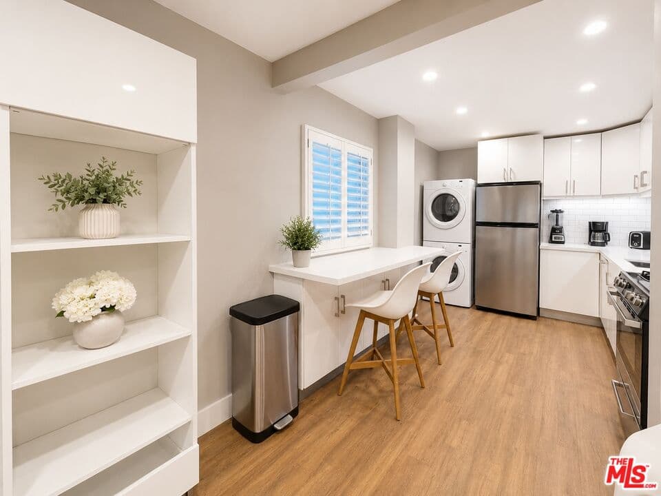 1 bd, 1 ba Condo in Venice, CA — $3,900/mo — photo 2