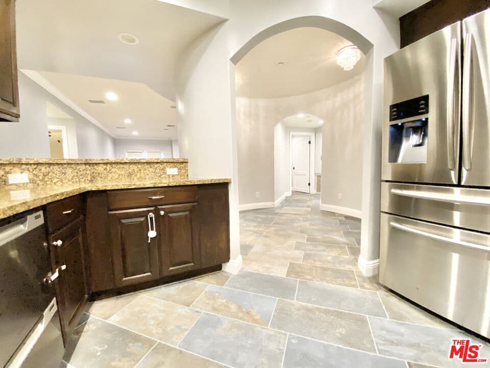 3 bd, 3 ba Apartment in Los Angeles, CA — $4,395/mo — photo 2