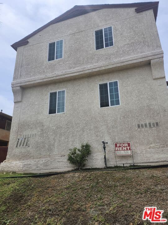 2BR Townhouse in Inglewood β $2,400/mo