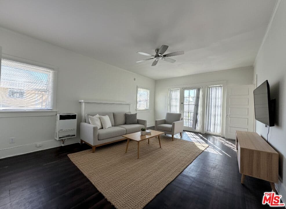 2 bd, 2 ba Apartment in Los Angeles, CA — $2,150/mo — photo 1