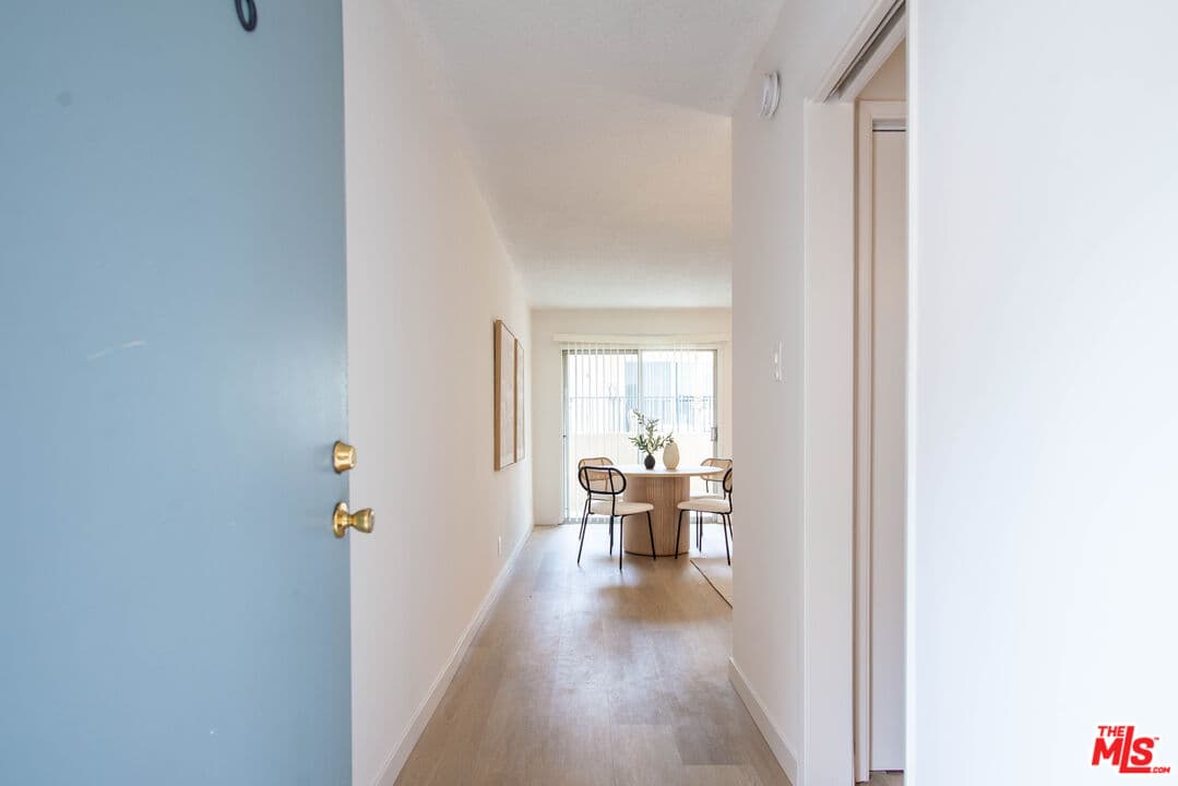 Studio, 1 ba Townhouse in Santa Monica, CA — $2,995/mo — photo 2