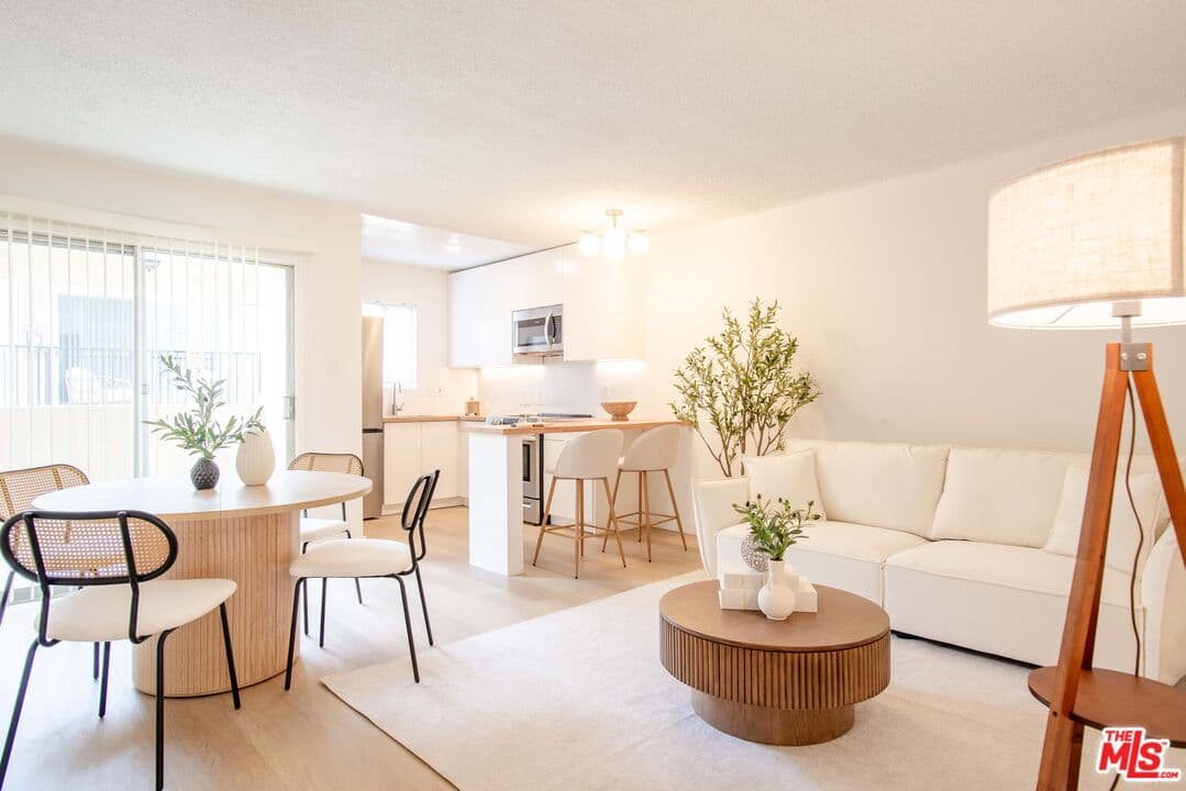 Studio Townhouse in Santa Monica — $2,995/mo